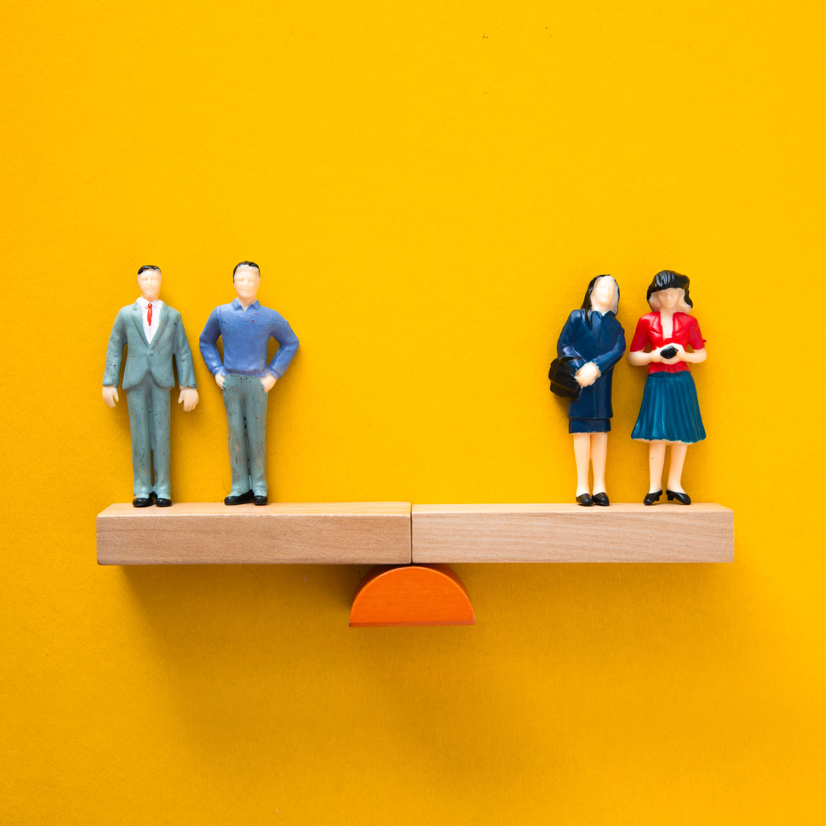 male-and-female-divorce-illustration